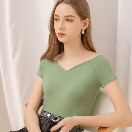 K1090A KosyWear Europe Big V-Neck Blouse 欧洲大V领短袖上衣